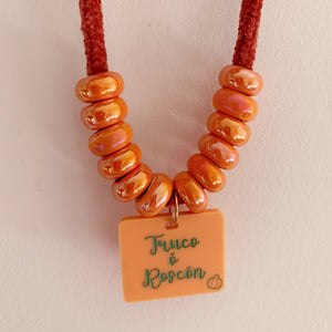 Collar cordón con chapa identificativa